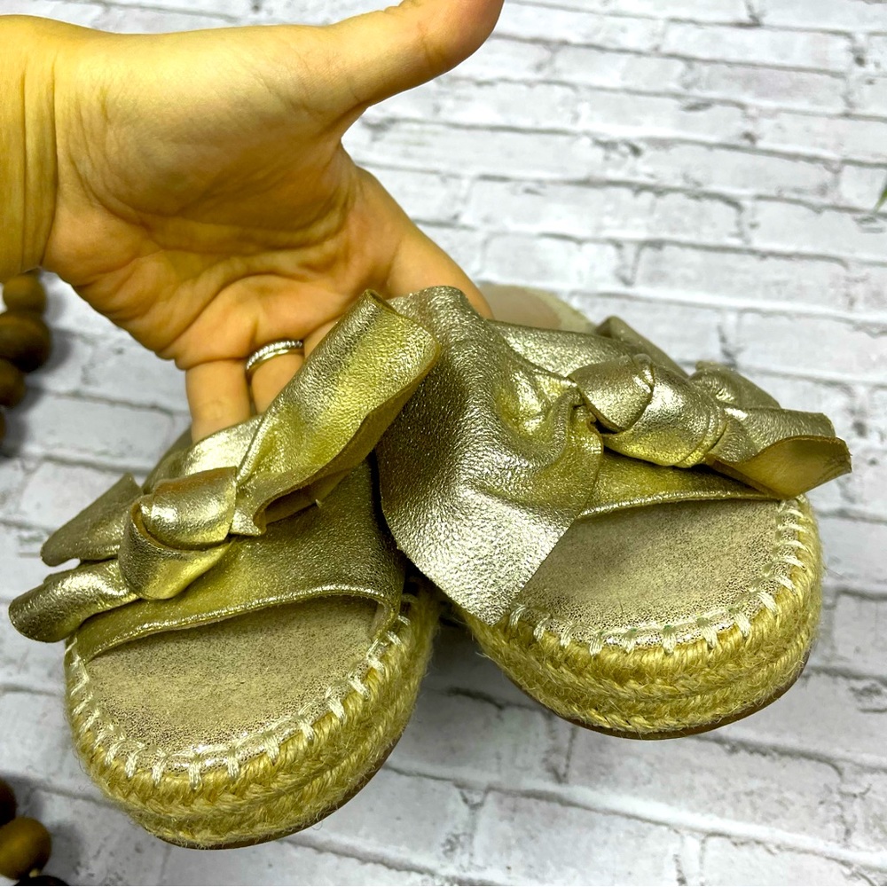 Crown & Ivy Womens Keisha Metallic Bow Espadrille Slide Sandals Sz 7 Preppy Gold - Picture 8 of 10